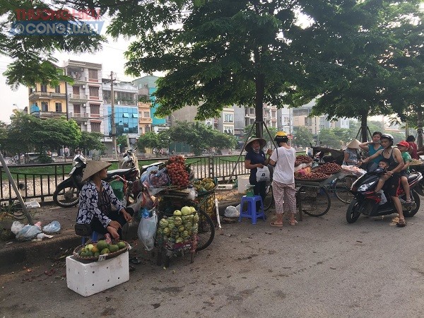 Giá hoa quả, rượu nếp 'tăng chóng mặt' ngày Tết Đoan Ngọ