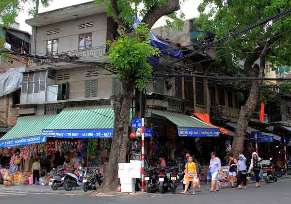 Tiểu thương 'méo mặt' vì đồ chơi Tết thiếu nhi 1/6 vắng khách